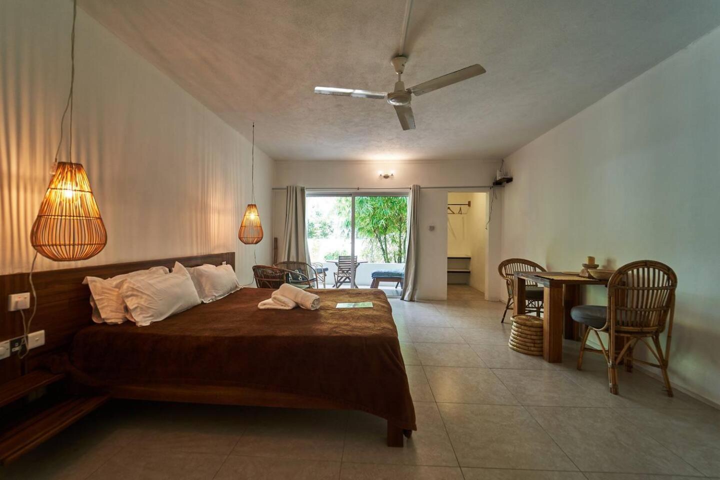 Loukaz -Entire Rental Units W Panoramic Rooftop Coteau Raffin Exterior foto