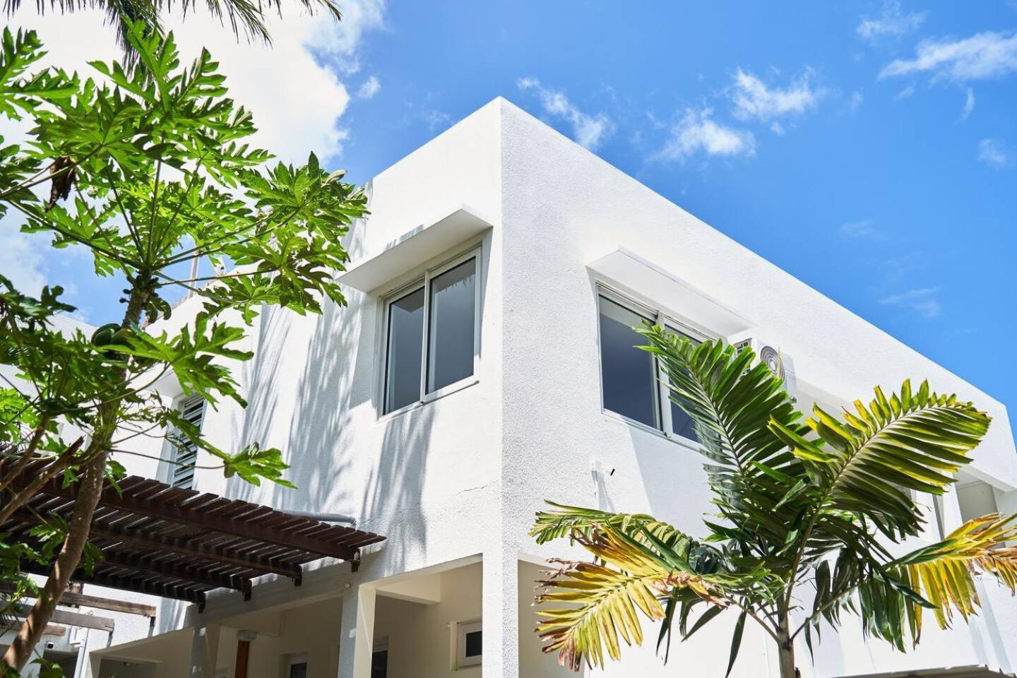 Loukaz -Entire Rental Units W Panoramic Rooftop Coteau Raffin Exterior foto
